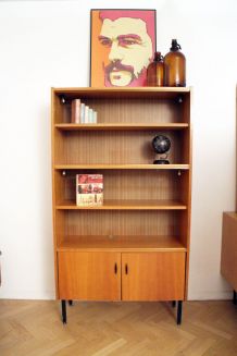 Meuble vitrine années 60 pieds metal noirs