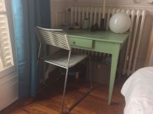 Petite table de ferme / bureau vintage restauré(e)