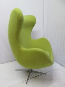 Fauteuil forme d'oeuf