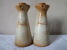 Huilier et vinaigrier en grès