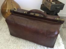 Sac de médecin en cuir vintage