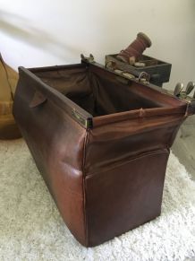 Sac de médecin en cuir vintage