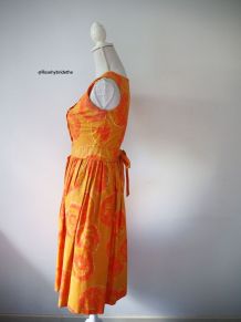 Robe babydoll orange aux motifs fleuris vintage 50's 60's