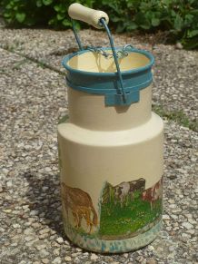 pot a lait en alu Tournus ,ancien peint 