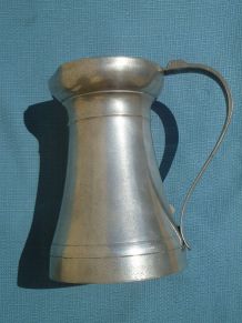 pichet , broc , cruche étain Brassac Fils