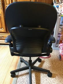 fauteuil de bureau en cuir bleu