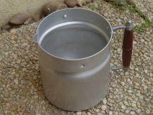 pot a lait ancien en aluminium ,vintage