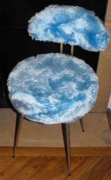 Chaise moumoute bleue