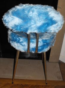 Chaise moumoute bleue