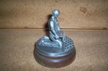 STATUETTE ETAIN SUR SOCLE LE CANTONIER 