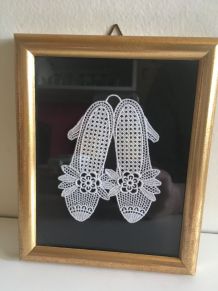 Cadre doré chaussures en dentelle