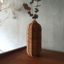 Bouteille/ vase en rotin 