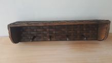Petite étagère avec patères