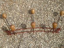 patère ancienne en fer forgé et bois ,vintage