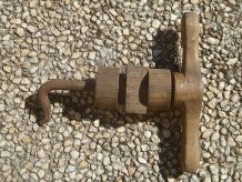 ancienne pièce bois et metal ,  de pressoir