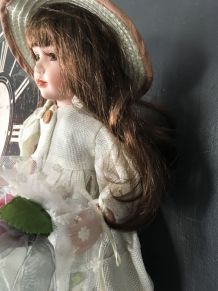 Poupée en porcelaine " Louise "