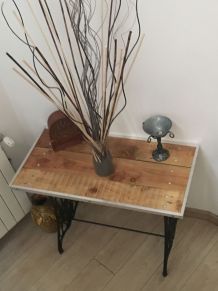 Table d'appoint avec vielle machine a coudre