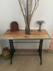 Table d'appoint avec vielle machine a coudre