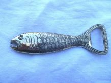 décapsuleur , poisson en metal argenté , vintage