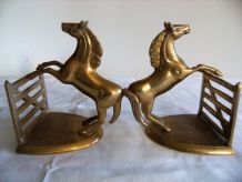 Presse papier livre en bronze/régule doré cheval
