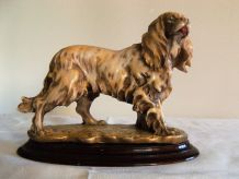 Statuette chien épagneul breton cocker en biscuit