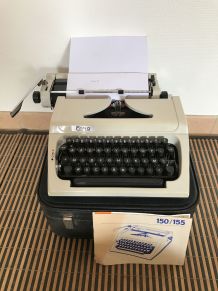 Machine à écrire Erika 150
