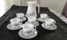 6 tasses à café+ 6 soucoupes + broc