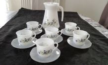 6 tasses à café+ 6 soucoupes + broc