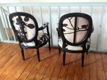 paires de fauteuils médaillon, style Louis XVI