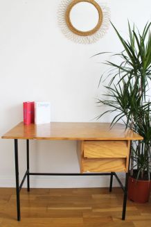 Bureau vintage moderniste années 60 pieds en metal noir