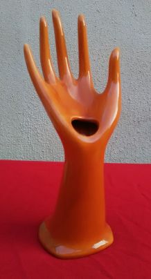 Main en céramique estampillée JMR