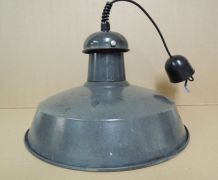 Suspension gamelle émaillée, années 50-60