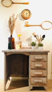 Ancien bureau à tiroirs