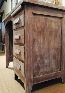 Ancien bureau à tiroirs