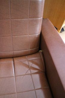 Fauteuil skaï marron pieds compas 1950's