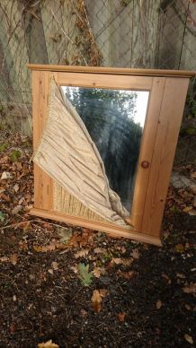 Petite amoire à glace à accrocher