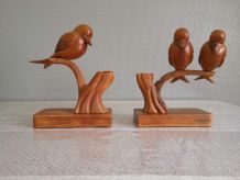 paire de serre-livres oiseaux en bois sculpté signés P. Bely