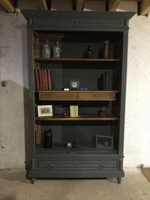 Bibliothèque ou cabinet de curiosités ancienne