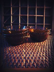 vintage coupelle en verre soufflé ambré BIOT