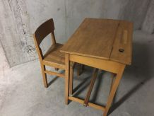 Pupitre d’écolier et sa chaise