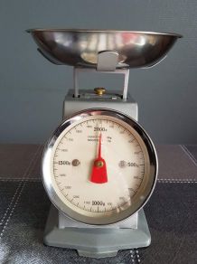  balance mécanique de cuisine vintage en métal gris 