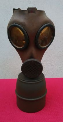 Masque à gaz et son étui en tôle (39-45)