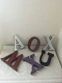 Lot 5 lettres en bois pour décoration.