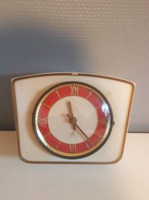 pendule Jaz vintage en bakélite blanche et rouge 