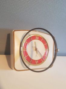 pendule Jaz vintage en bakélite blanche et rouge 