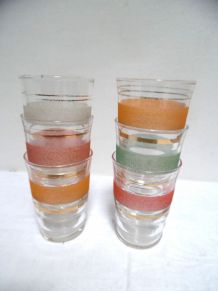 six verres ancien  de couleurs