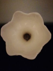 Petit vase blanc fleur