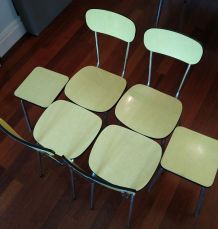 Ensemble en formica : table, chaises et tabourets