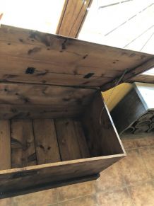Grand coffre en bois restauré BA001