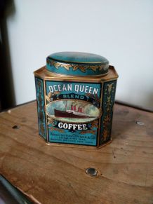 Boite en fer décorée, par Daher